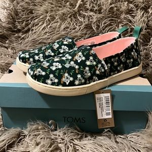 Brand New TOMS Koala Print Forest Green. With Tags